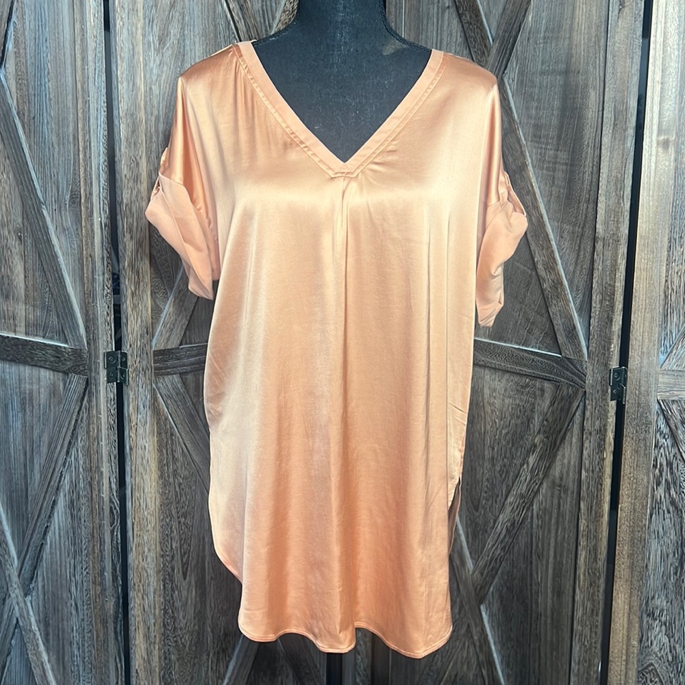 Lysse Women's V-Neck Blouse in Peach